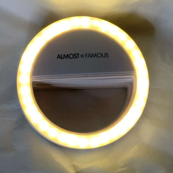 ⚡️Almost Famous selfie ring light - Picture 3 of 5